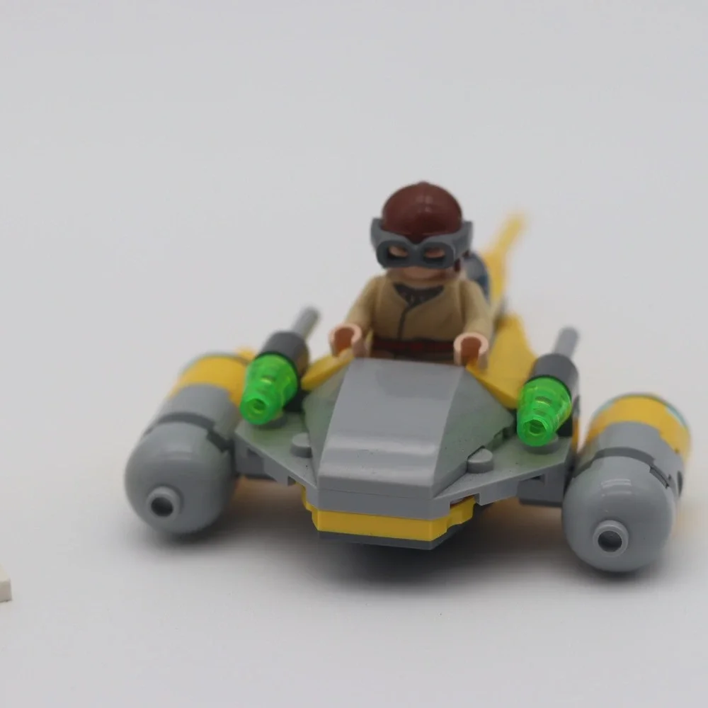 LEGO Star Wars Naboo Starfighter Anakin Skywalker Minifigure & Igloo Build - Picture 2 of 12